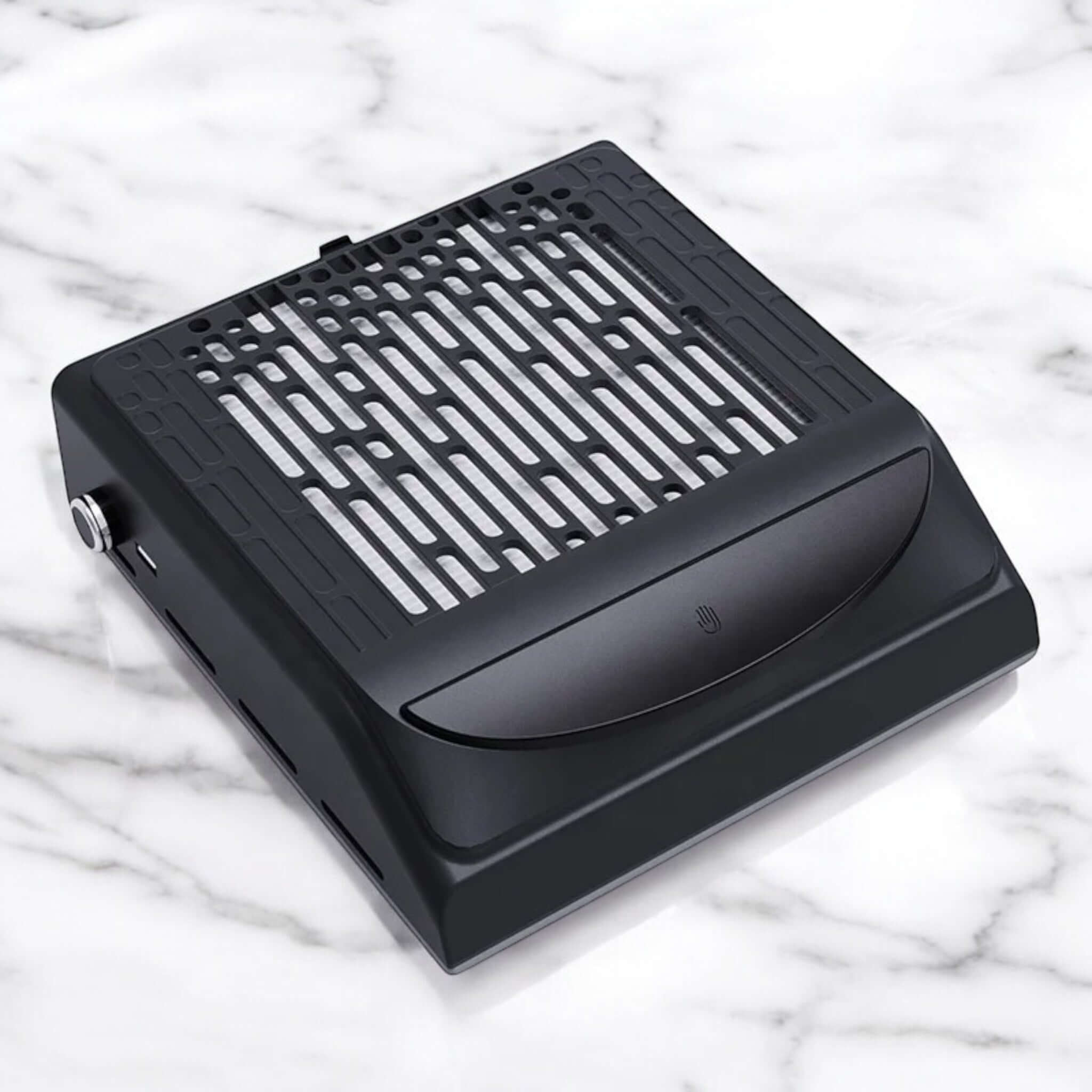 Leistungsstarker Nagelstaub-Absauger mit 100W Saugleistung und schwarzem Gehäuse, frontal