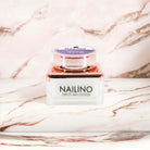 NAILINO Glitzer Farbgel Twilight Glimmer für schimmernde lila Gelnägel in einem Glasbehälter.